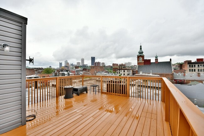 Building Photo - 121 S 16th St