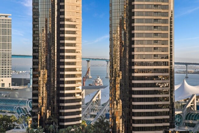 Building Photo - Luxurious 17th-Floor Renaissance Condo with Stunning City Views