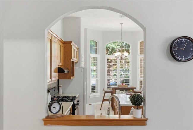 Building Photo - 409 E Austin Ave