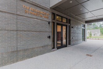 Building Photo - Spacious & Modern Two Bedroom Apartment! *...