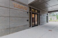 Building Photo - Modern Apartments Conveniently Located off...