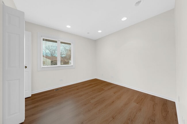 Building Photo - 5080 Prairie Oak Rd