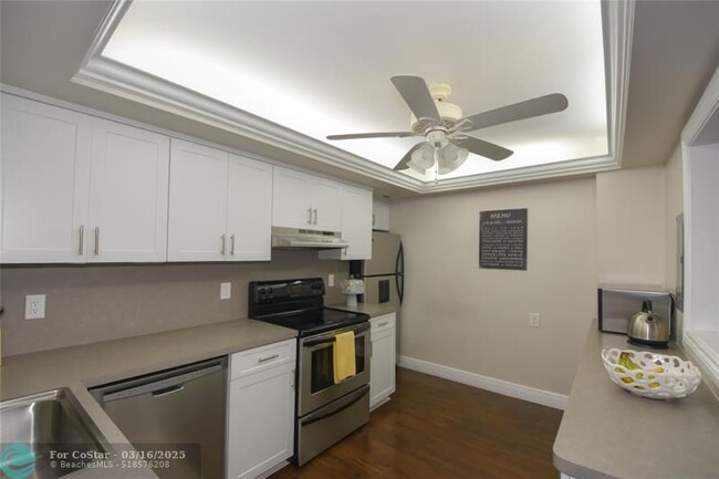Building Photo - 405 N Ocean Blvd