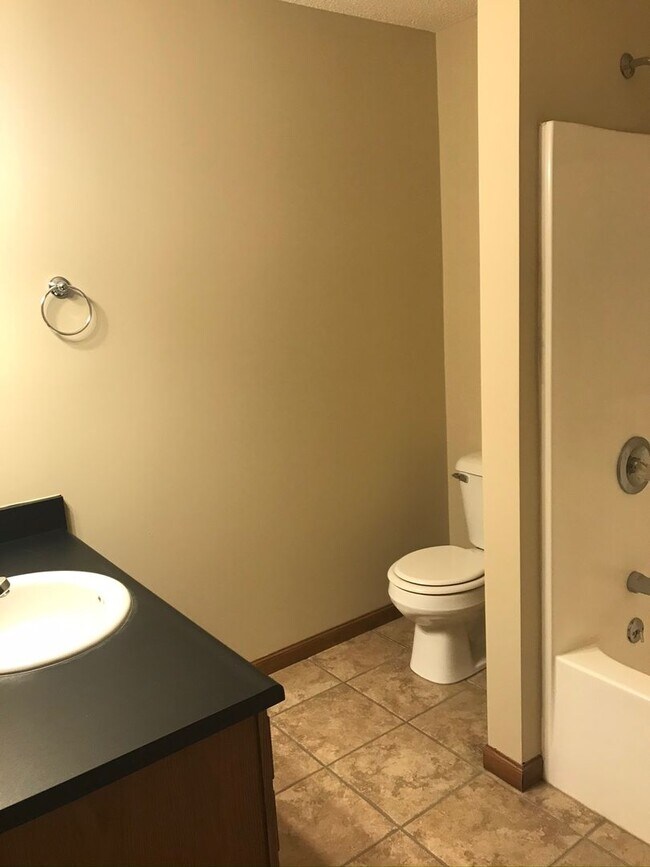 Building Photo - 4 Bedroom, 3 Bathroom House with Attached Double Car Garage