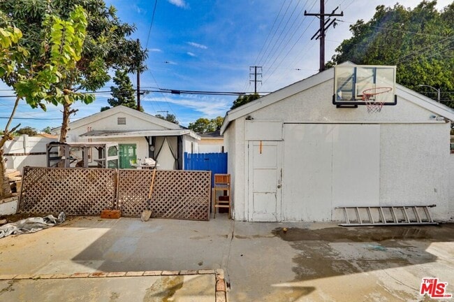 Building Photo - 2200 Easy Ave