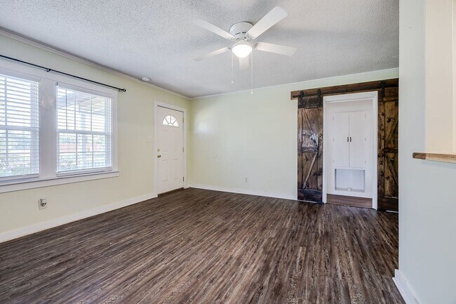 Building Photo - Spacious 3BR Home in Newington – Quiet Living with Room to Enjoy