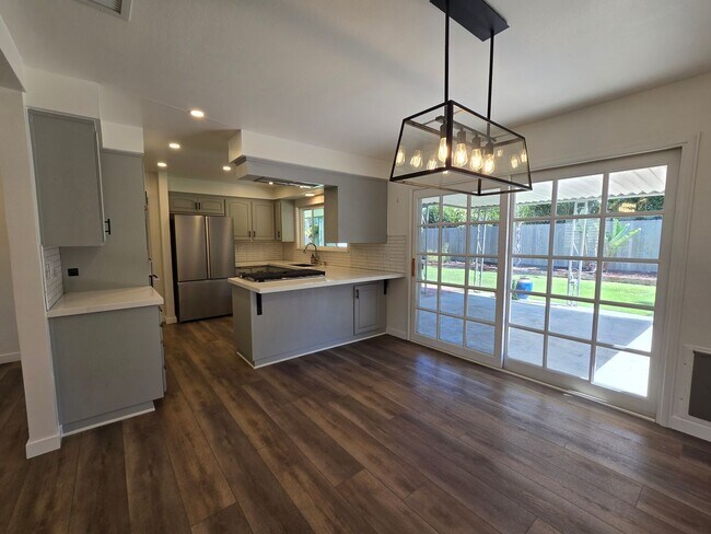 Building Photo - E. Ventura 4+2.5 Single Family Home w/ man...