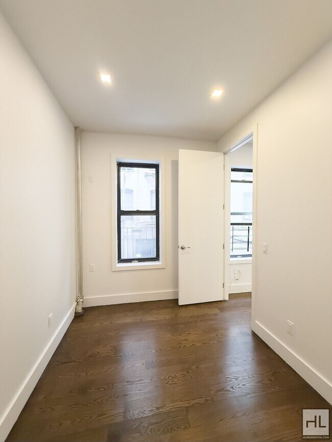 Building Photo - EASTERN PARKWAY / Rent Stabilized  Crown Heights 1-Bed 1-Bath / Prospect Park