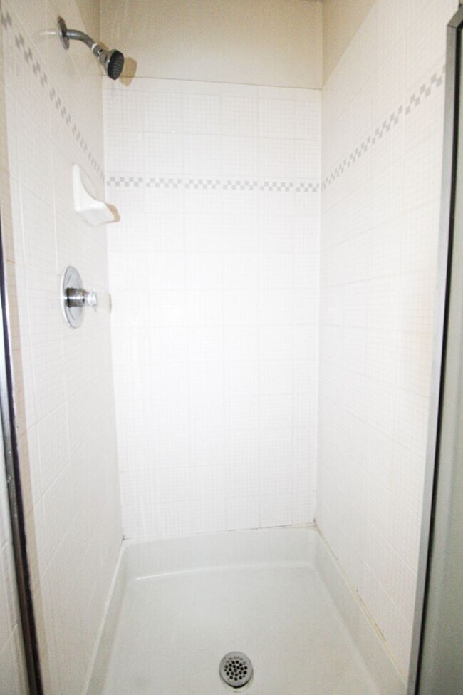 Building Photo - 3223 Tree Grove Dr
