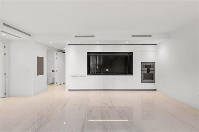 Building Photo - 300 Biscayne Blvd Way