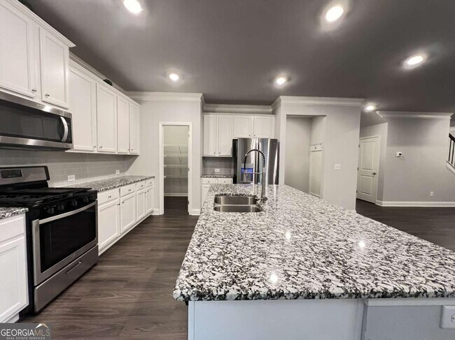 Building Photo - 4675 Silver Oak Dr SW