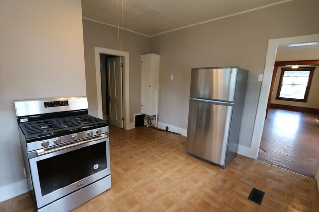 Building Photo - 1321 N 7th St