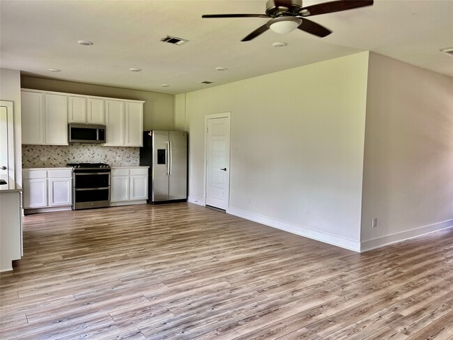 Building Photo - 10638 Whitejacket