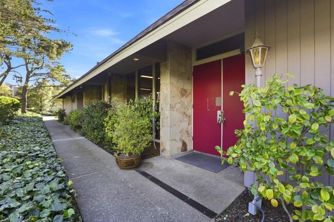 Building Photo - 122 Mariner Green Ct