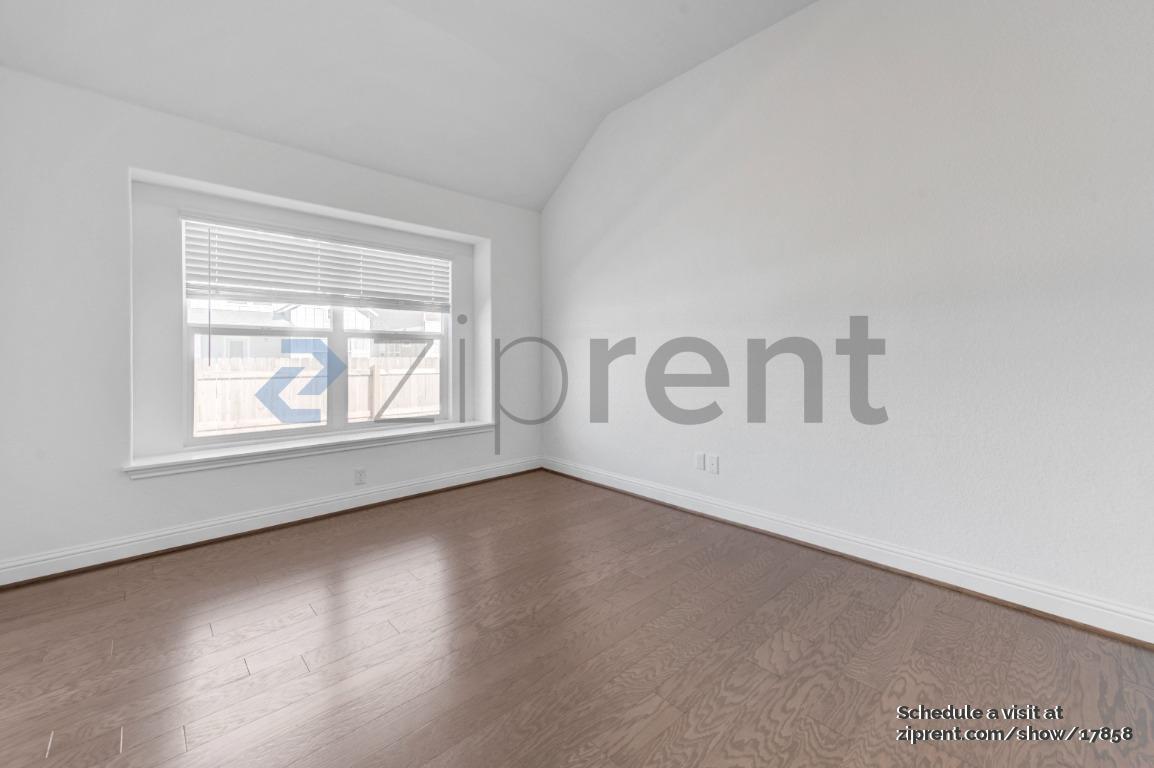 Building Photo - Unit