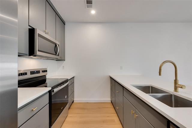 Building Photo - 632 Melba St