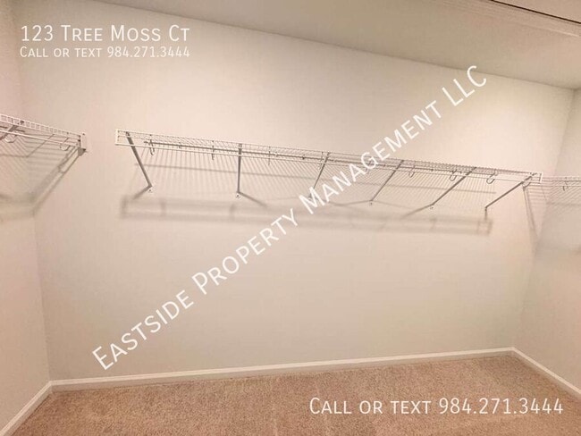 Building Photo - 123 Tree Moss Ct