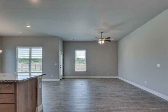 Building Photo - 802 Delaney Dr
