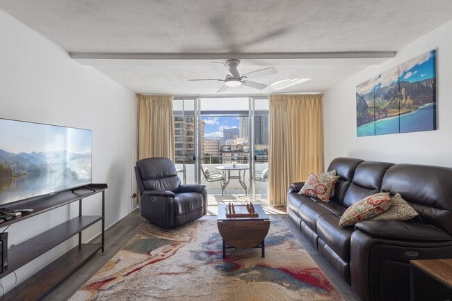 Building Photo - Heart of Waikiki | Kitchen | Free Parking ...