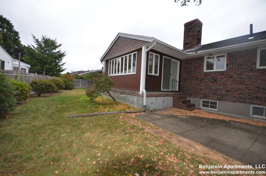 Building Photo - 20 Mossdale Rd