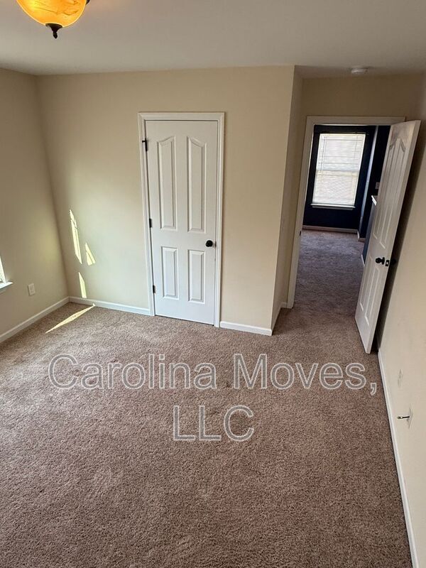 Building Photo - 451 Riverdale Rd