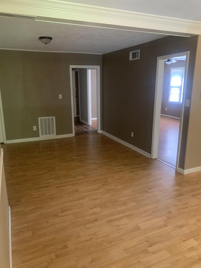 Building Photo - 203 Nanney Dr