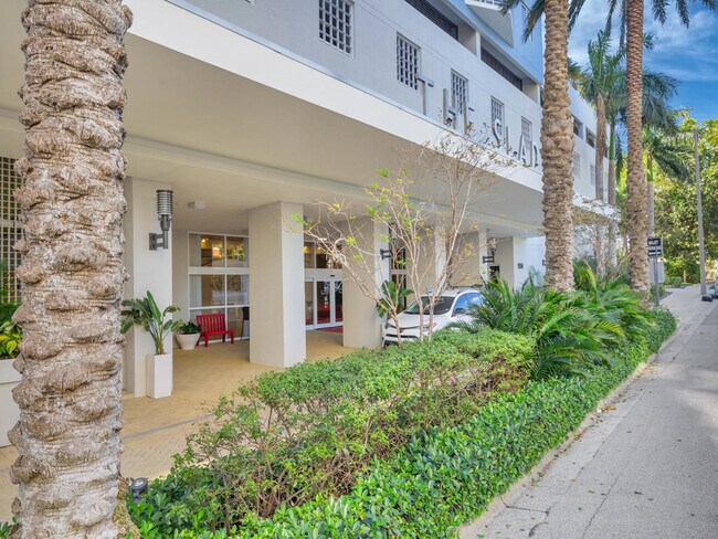 Building Photo - 1551 N Flagler Dr