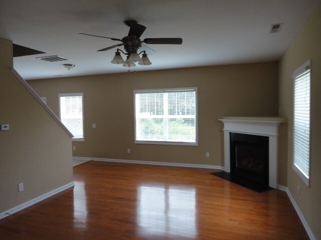 Building Photo - 210 Goldfinch Ct