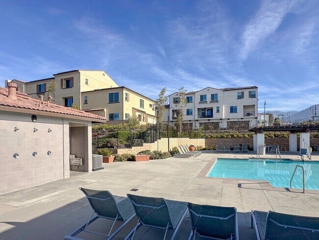 Building Photo - Beautiful Newer Construction,Townhome, 3 Bedroom / 2 Bathroom Home FOR RENT