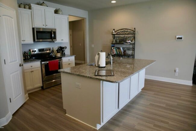 Building Photo - 115 Moonraker Cir