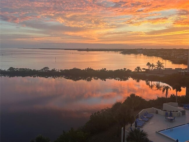 Building Photo - 6009 Sea Ranch Dr