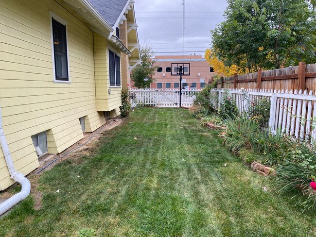 Building Photo - Stunning home in Downtown Longmont