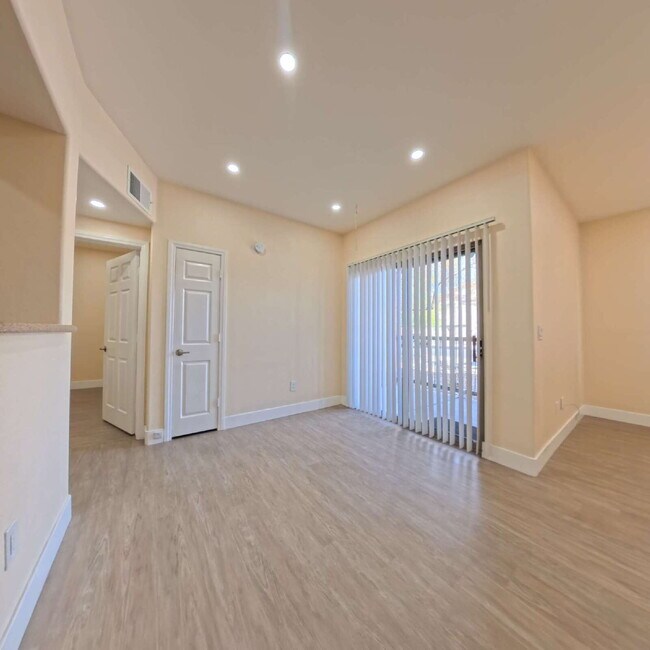 Building Photo - 8000 W Badura Ave