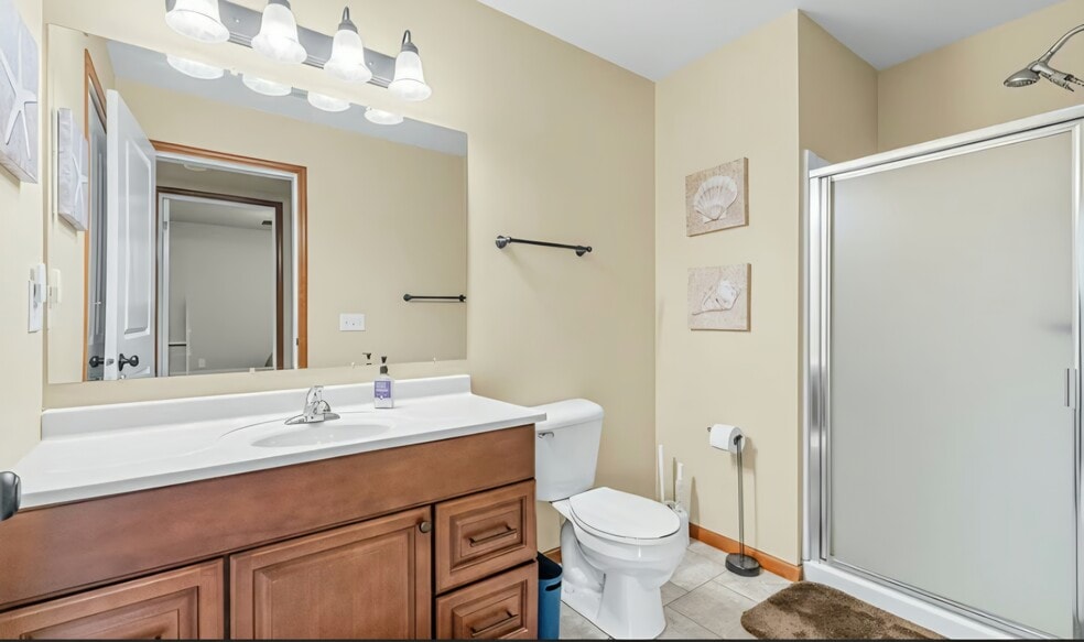 Building Photo - 1795 Sara Ct