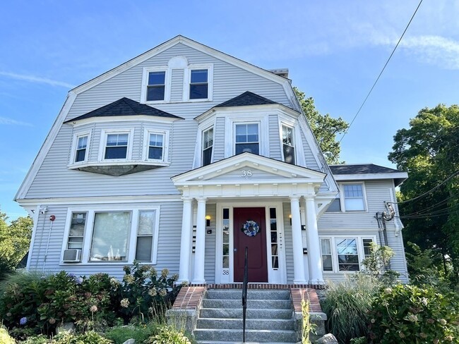 Primary Photo - 38 Crescent St