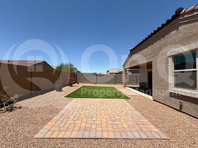 Building Photo - 2455 E Alida Dr