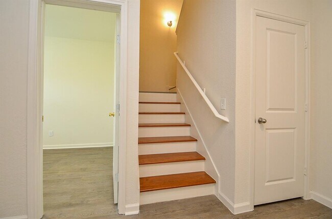 Building Photo - 27314 Clear Breeze Dr