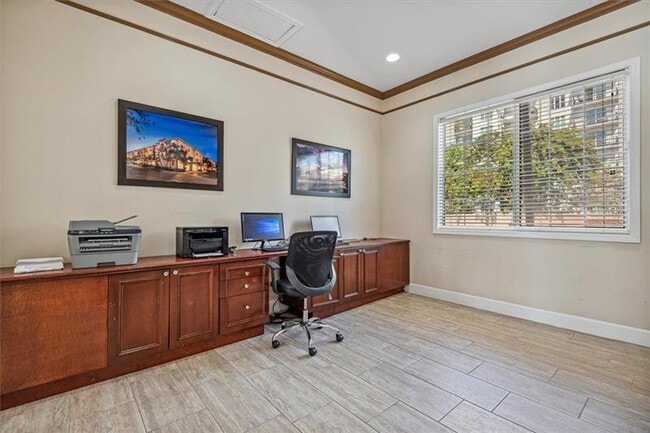 Building Photo - 2125 SE 10th Ave