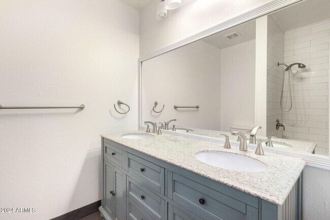 Building Photo - Beautiful townhome in Scottsdale!