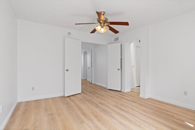 Building Photo - 501 Herondo St