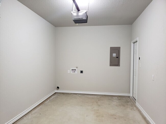Building Photo - Town home for rent