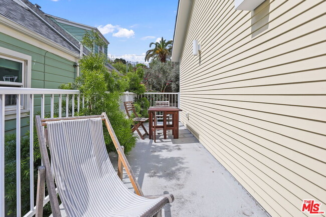 Building Photo - 652 Kensington Rd