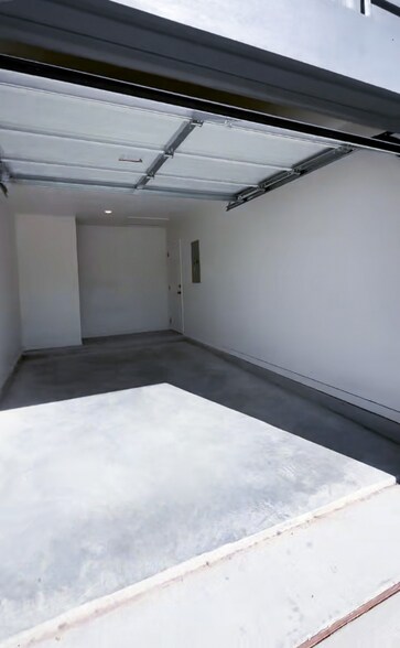 Building Photo - 1146 Lindsey Dr