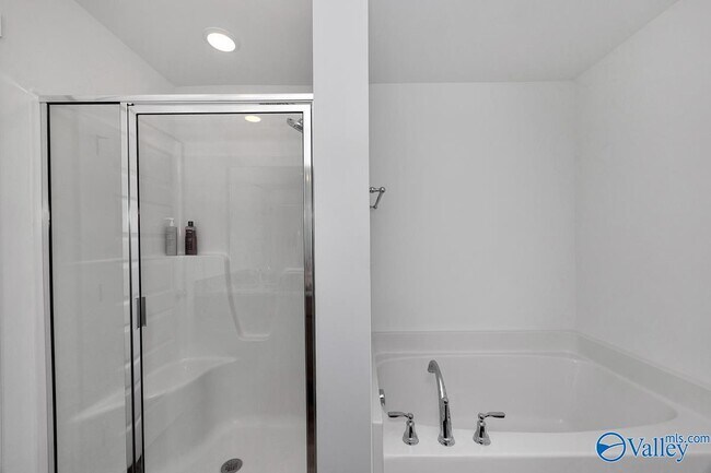 Building Photo - 7502 Discovery Pt Dr NW