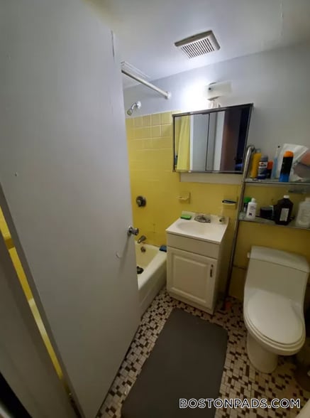 Building Photo - 524 Putnam Ave