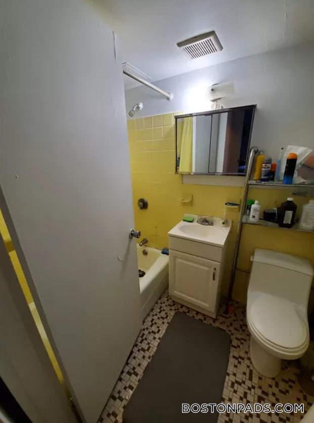 Building Photo - 524 Putnam Ave