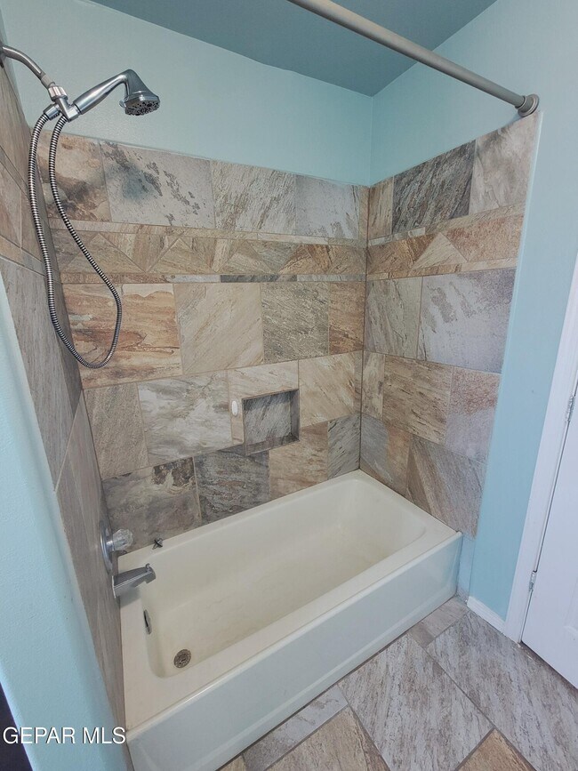 Building Photo - 2404 Escape Point St