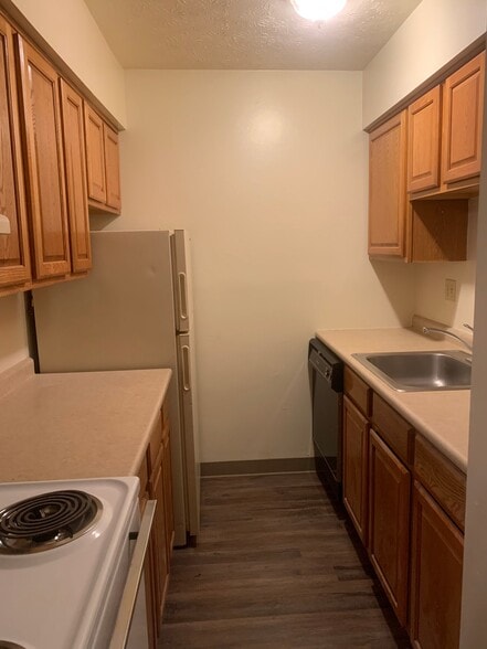Building Photo - 2065 Sutton Ave