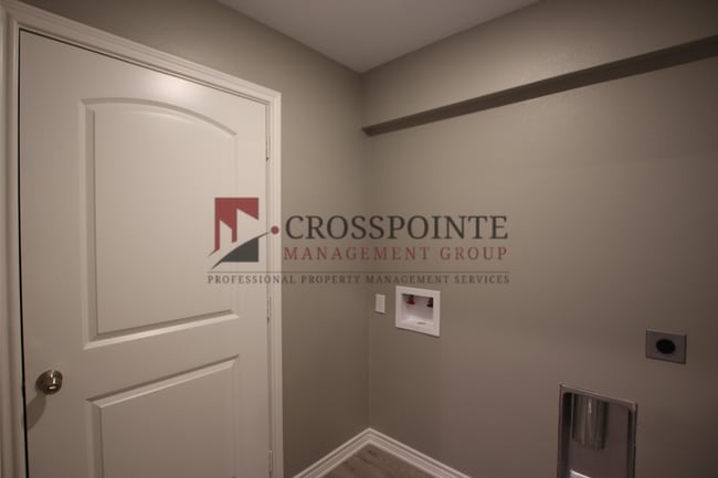 Building Photo - Beautiful 3 Bedroom 2 Bathroom Townhouse in South Tyler!