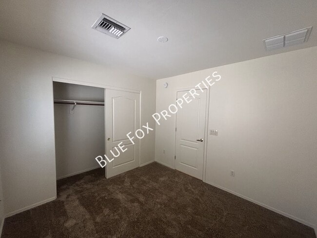 Building Photo - 270 E Shore Cliff Pl